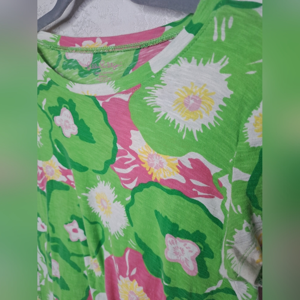 Lilly Pulitzer Etta Flower Green Pink White Round Neck T-shirt Women Size Small